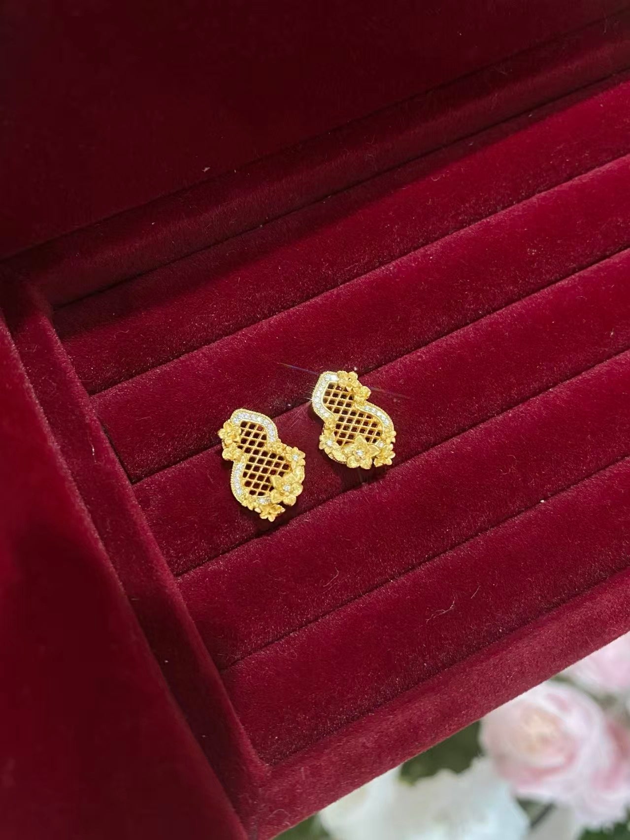 Floral Lattice Gold Stud Earrings – 925 Silver & 18K Gold Plated