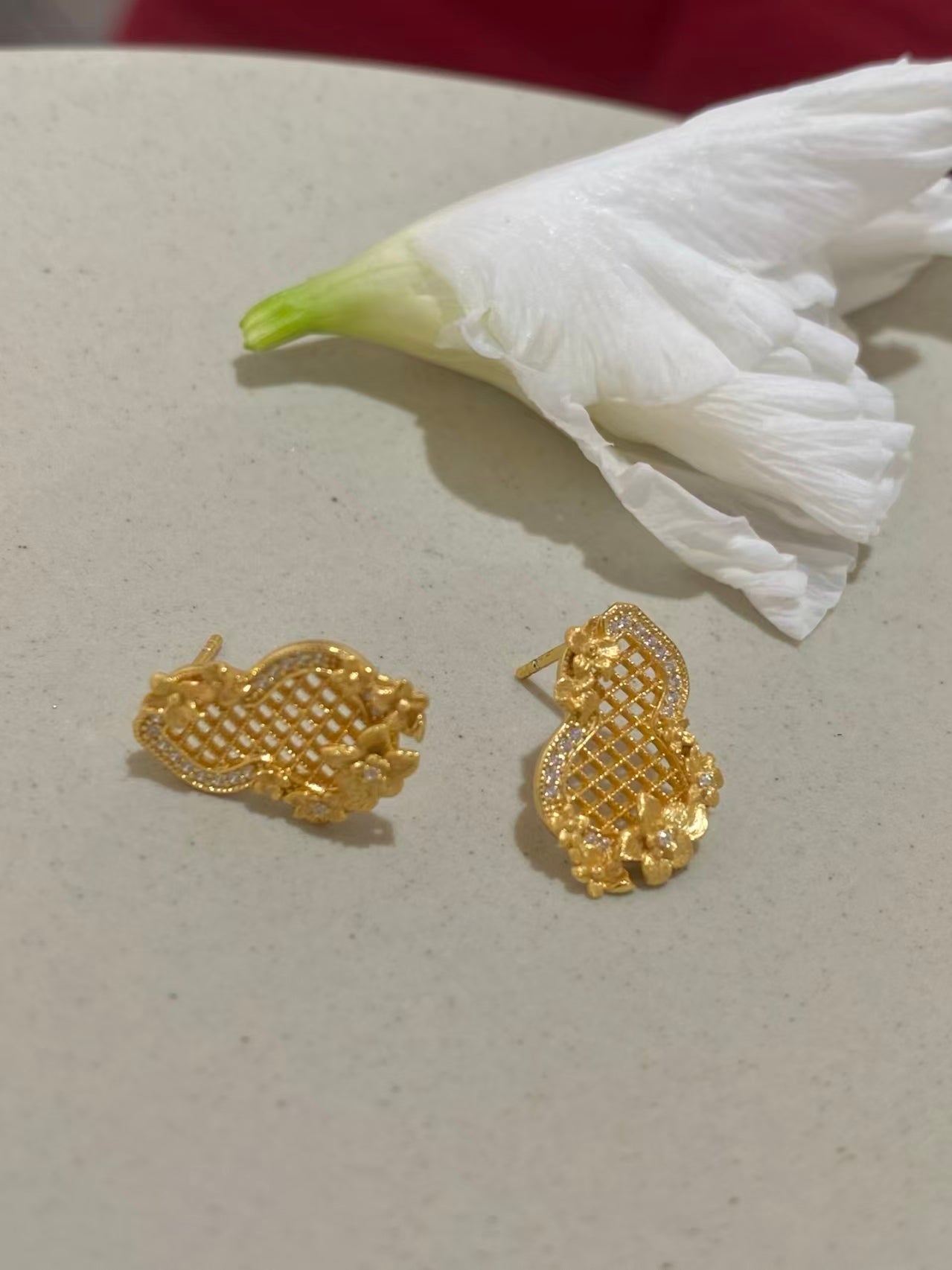 Floral Lattice Gold Stud Earrings – 925 Silver & 18K Gold Plated